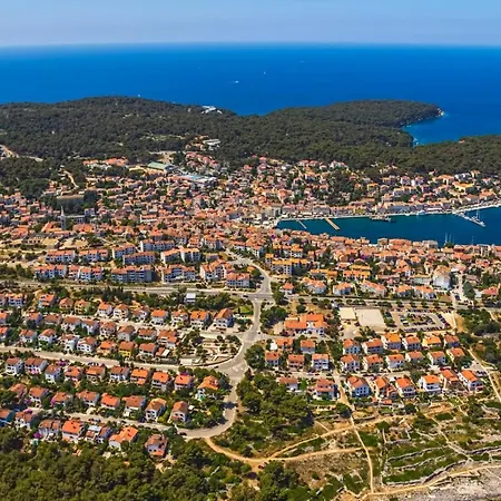 Apartments Mali Losinj アパート